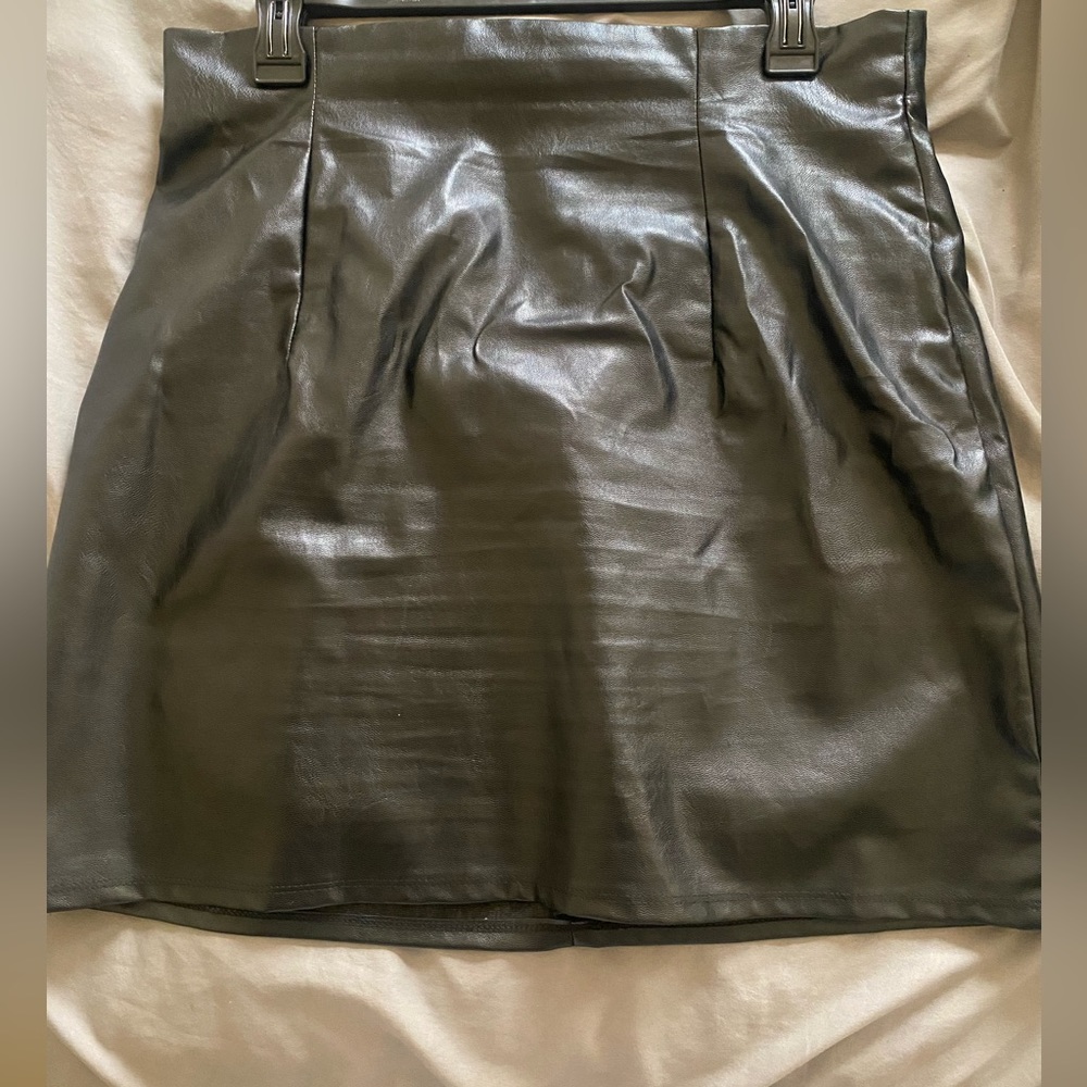 Faux leather fashion nova skirt!